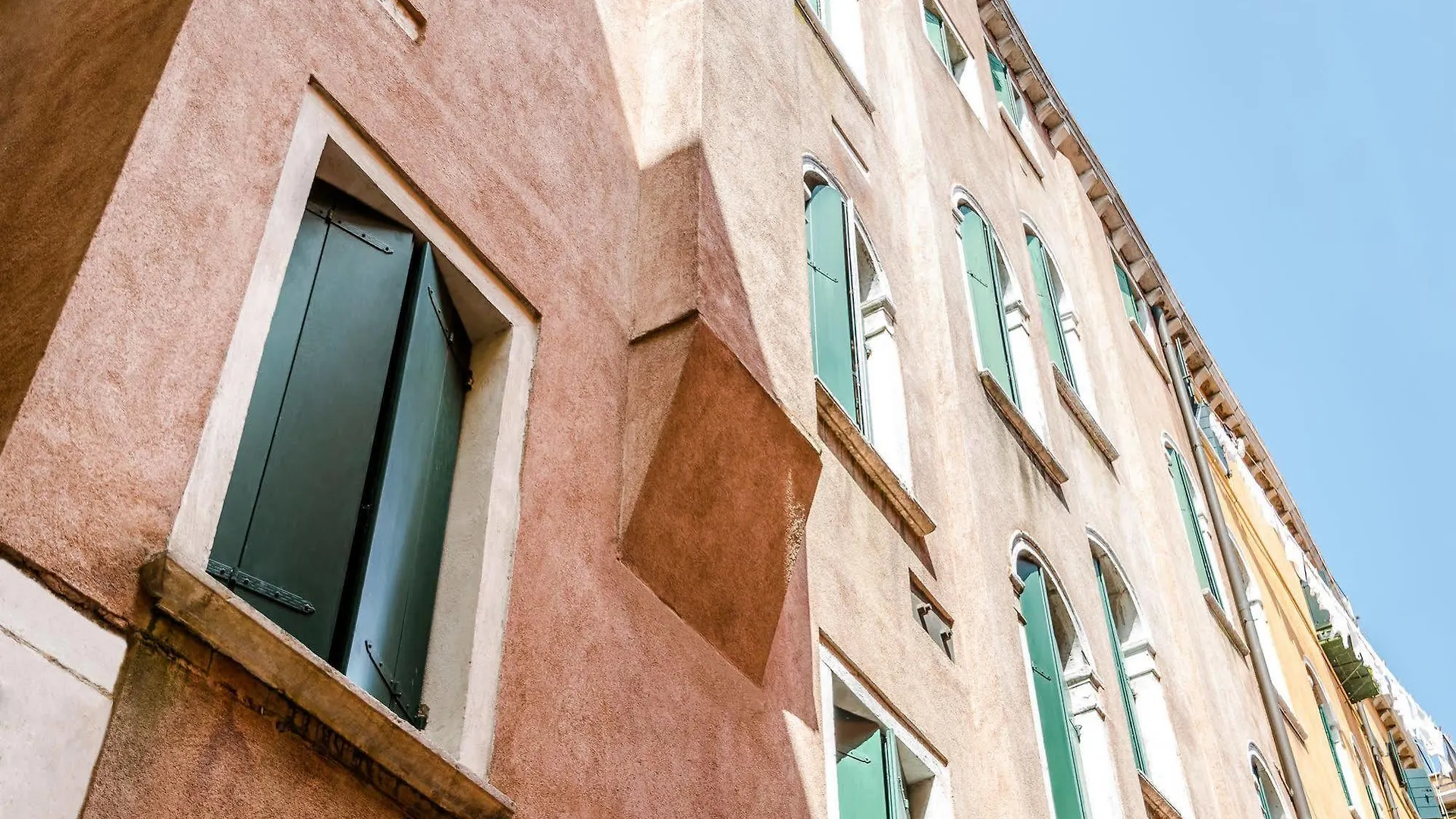 Venice Apartments
